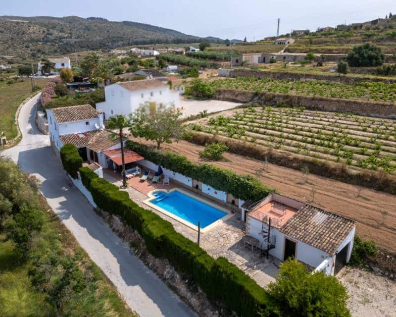 4 soveværelse Finca/Landehus til salg i Teulada med swimmingpool garage - € 525.000 (Ref: 8973952)