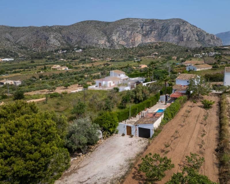 4 soveværelse Finca/Landehus til salg i Teulada med swimmingpool garage - € 525.000 (Ref: 8973952)