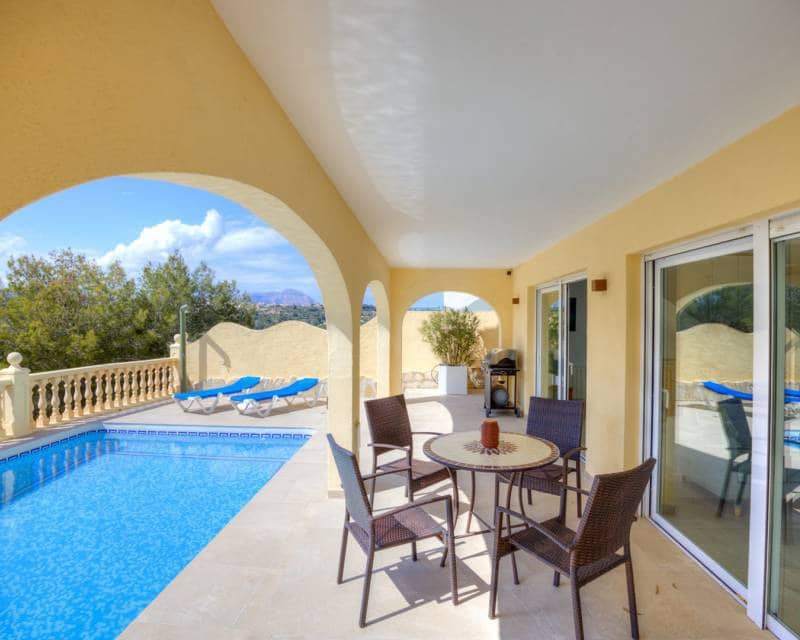 3 bedroom Villa for sale in Moraira with pool - € 560,000 (Ref: 8988869)
