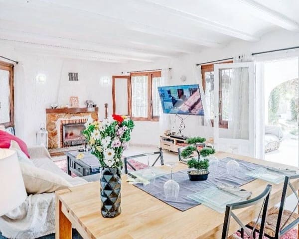 Chalet de 2 habitaciones en Moraira, Teulada-Moraira en venta con piscina garaje - 550.000 € (Ref: 8992802)