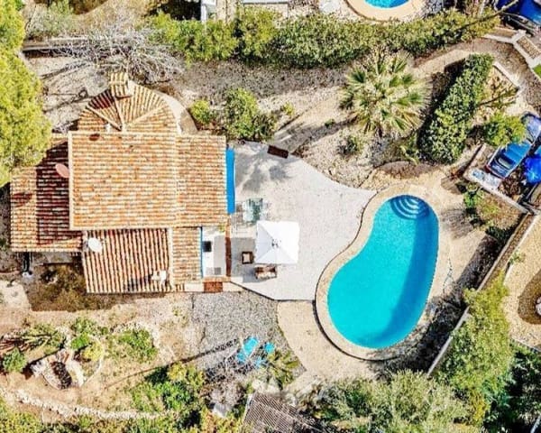 Chalet de 2 habitaciones en Moraira, Teulada-Moraira en venta con piscina garaje - 550.000 € (Ref: 8992802)