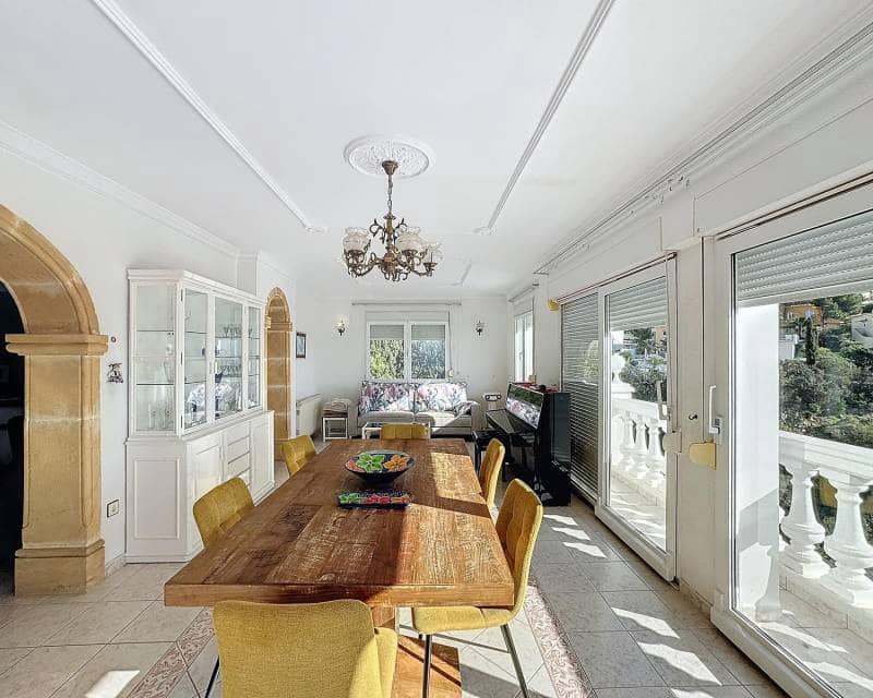 3 bedroom Villa for sale in Benitachell / Benitatxell with pool - € 680,000 (Ref: 9002480)