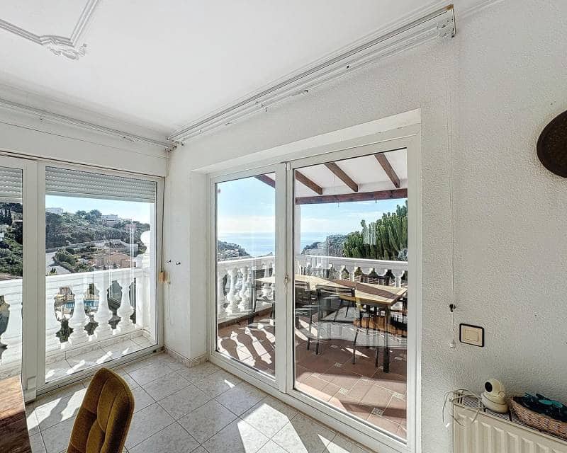 3 bedroom Villa for sale in Benitachell / Benitatxell with pool - € 680,000 (Ref: 9002480)