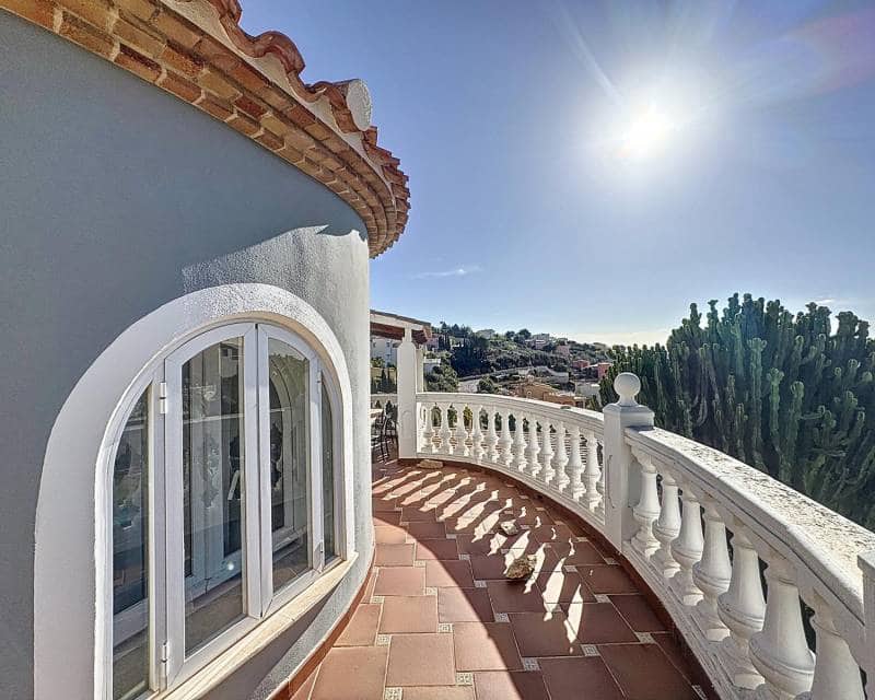 3 bedroom Villa for sale in Benitachell / Benitatxell with pool - € 680,000 (Ref: 9002480)