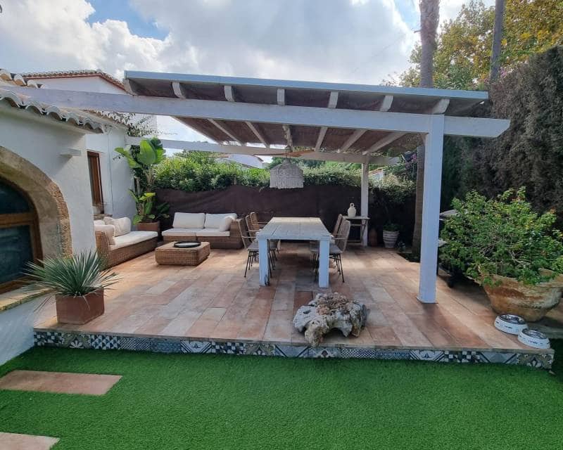 3 soverom Villa til leie i Javea / Xabia med svømmebasseng - € 1 800 (Ref: 9099676)