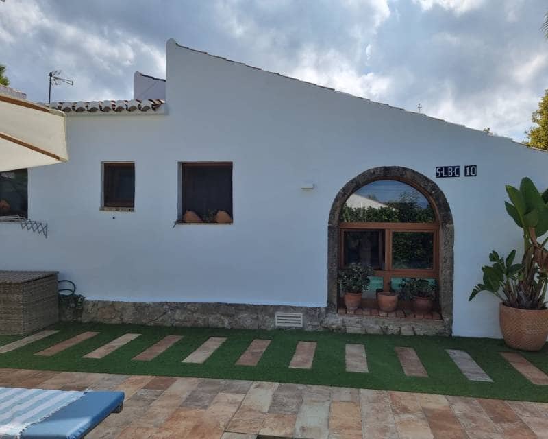 3 soverom Villa til leie i Javea / Xabia med svømmebasseng - € 1 800 (Ref: 9099676)