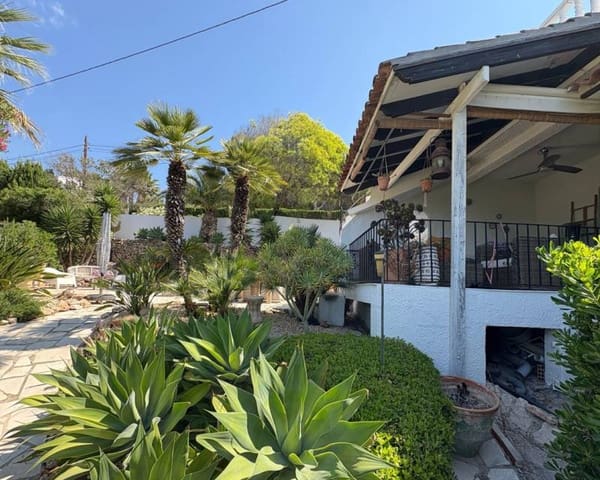 3 soveværelse Villa til salg i Moraira, Teulada-Moraira med swimmingpool garage - € 550.000 (Ref: 9115065)