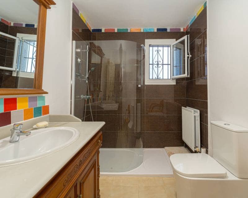 5 makuuhuone Huvila myytävänä paikassa Benissa mukana uima-altaan - 895 000 € (Ref: 9115069)