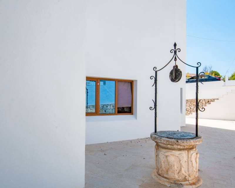 5 bedroom Villa for sale in Moraira with pool - € 1,400,000 (Ref: 9142372)