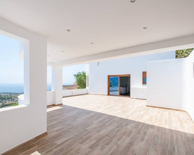 5 bedroom Villa for sale in Moraira with pool - € 1,400,000 (Ref: 9142372)