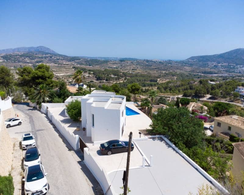 5 bedroom Villa for sale in Moraira with pool - € 1,400,000 (Ref: 9142372)