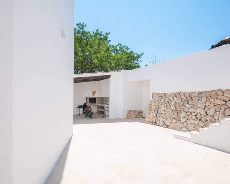 5 bedroom Villa for sale in Moraira with pool - € 1,400,000 (Ref: 9142372)