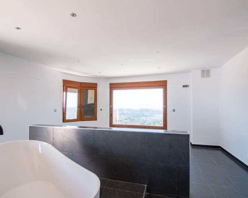 5 bedroom Villa for sale in Moraira with pool - € 1,400,000 (Ref: 9142372)