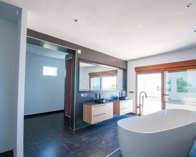 5 bedroom Villa for sale in Moraira with pool - € 1,400,000 (Ref: 9142372)