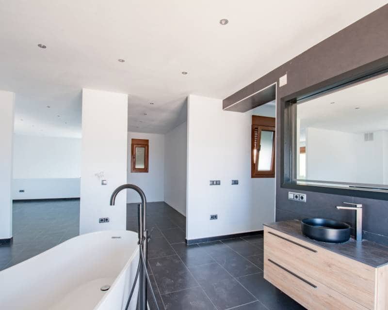 5 bedroom Villa for sale in Moraira with pool - € 1,400,000 (Ref: 9142372)