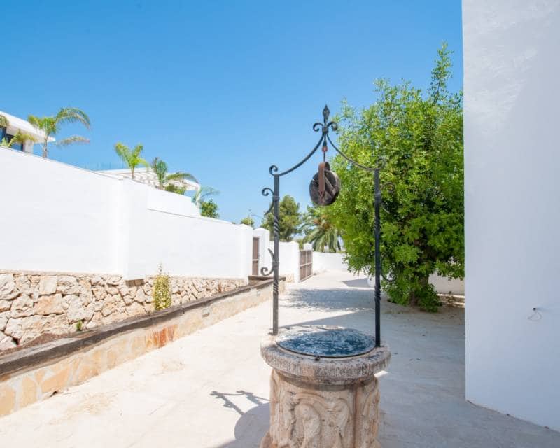 5 bedroom Villa for sale in Moraira with pool - € 1,400,000 (Ref: 9142372)