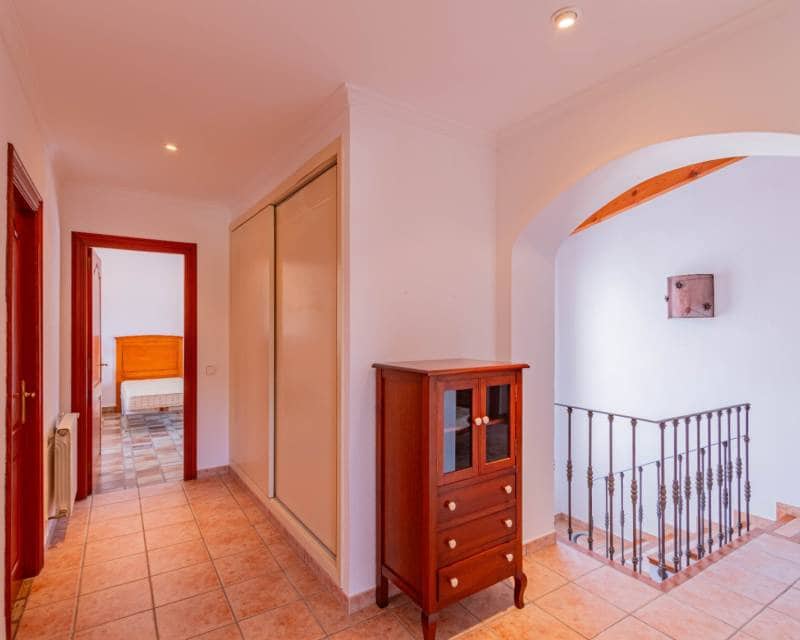 5 bedroom Villa for rent in Gata de Gorgos with pool - € 2,500 (Ref: 9142373)