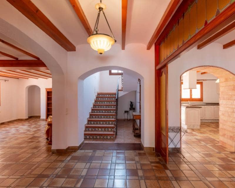 5 bedroom Villa for rent in Gata de Gorgos with pool - € 2,500 (Ref: 9142373)