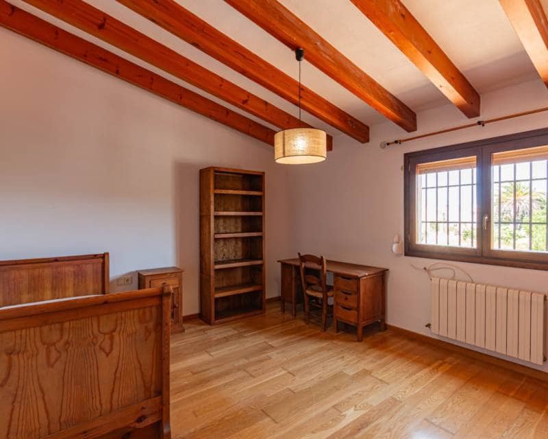 5 bedroom Villa for rent in Gata de Gorgos with pool - € 2,500 (Ref: 9142373)