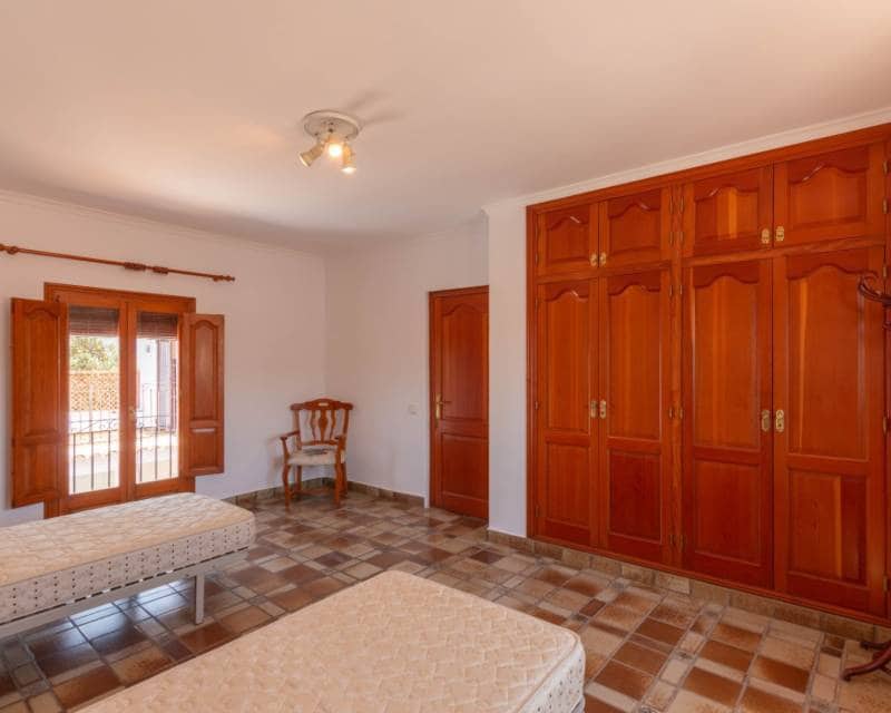 5 bedroom Villa for rent in Gata de Gorgos with pool - € 2,500 (Ref: 9142373)