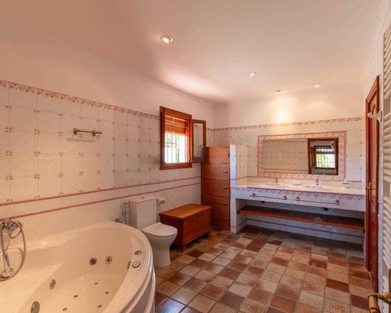 5 bedroom Villa for rent in Gata de Gorgos with pool - € 2,500 (Ref: 9142373)