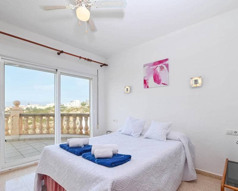 4 chambre Villa/Maison à vendre à Cumbre del Sol avec piscine - 975 000 € (Ref: 9153208)