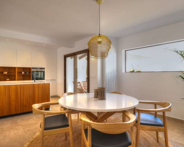 4 slaapkamer Villa te koop in Moraira, Teulada-Moraira met zwembad - € 1.750.000 (Ref: 9184301)