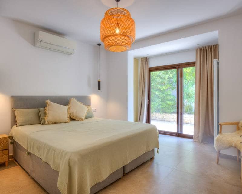 4 slaapkamer Villa te koop in Moraira met zwembad - € 1.750.000 (Ref: 9184301)