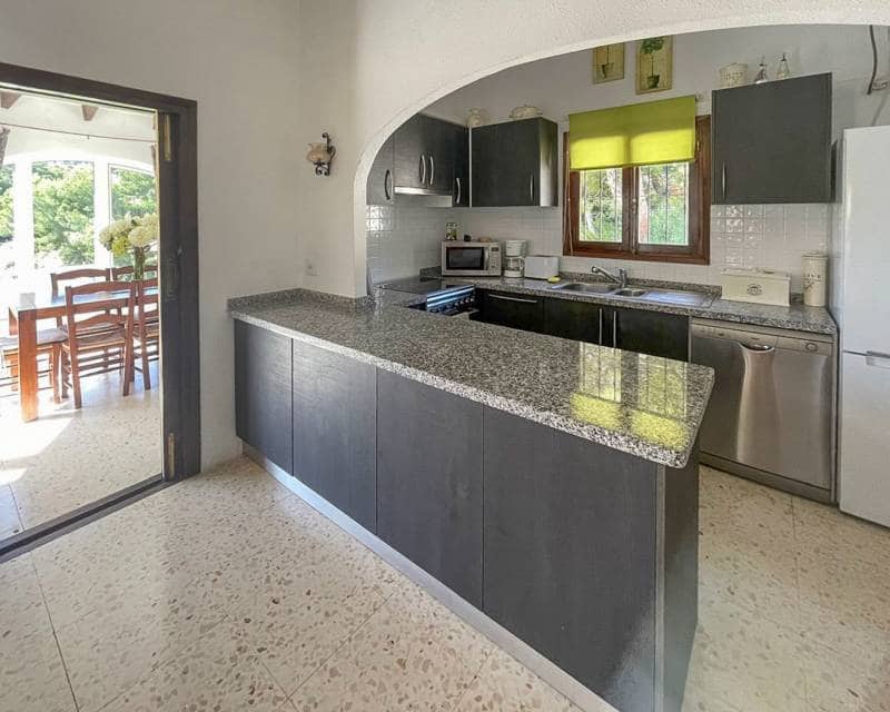 4 bedroom Villa for sale in Moraira with pool garage - € 595,000 (Ref: 9227729)