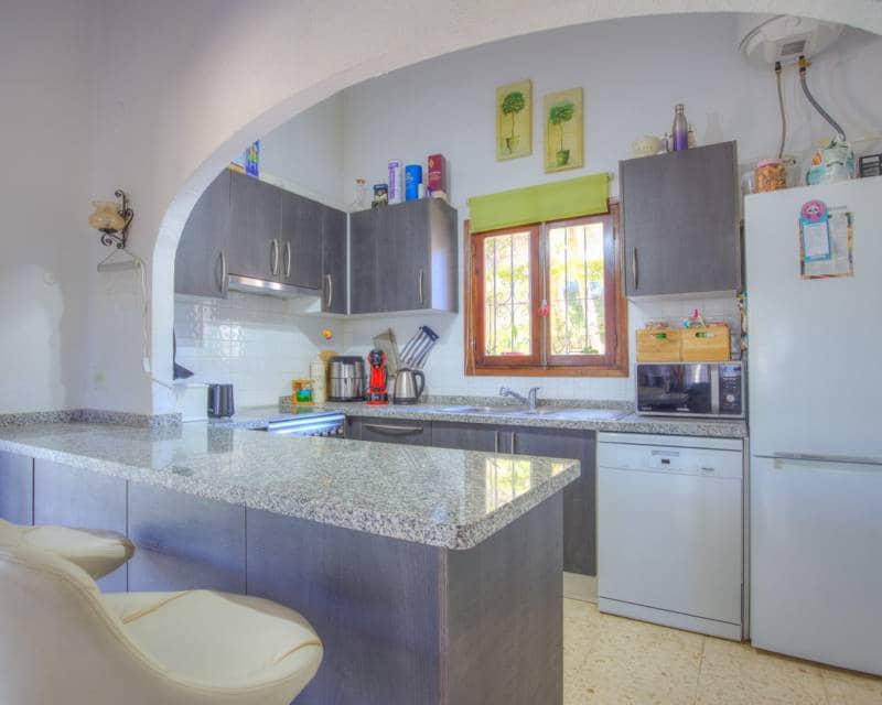 4 bedroom Villa for sale in Moraira with pool garage - € 595,000 (Ref: 9227729)