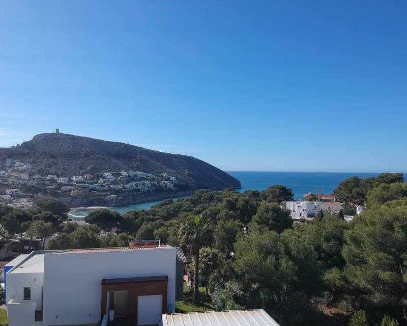4 slaapkamer Villa te koop in Moraira met zwembad - € 825.000 (Ref: 9256208)