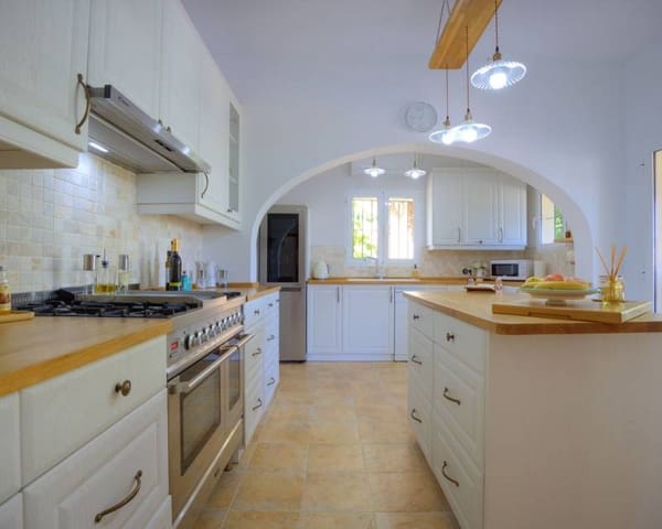 4 soverom Villa til salgs i Moraira, Teulada-Moraira med svømmebasseng garasje - € 795 000 (Ref: 9256209)