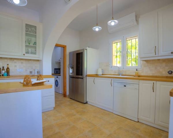 4 soverom Villa til salgs i Moraira, Teulada-Moraira med svømmebasseng garasje - € 795 000 (Ref: 9256209)