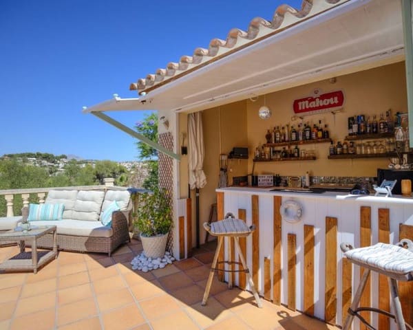 4 soverom Villa til salgs i Moraira, Teulada-Moraira med svømmebasseng garasje - € 795 000 (Ref: 9256209)