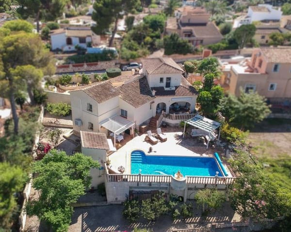 4 soverom Villa til salgs i Moraira, Teulada-Moraira med svømmebasseng garasje - € 795 000 (Ref: 9256209)