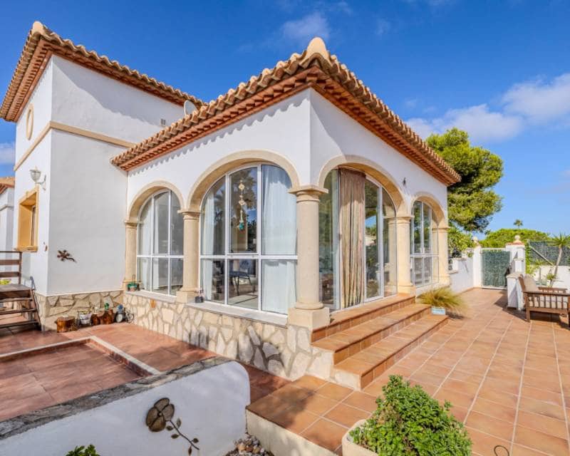 3 slaapkamer Villa te koop in Javea / Xabia met zwembad - € 669.000 (Ref: 9297860)