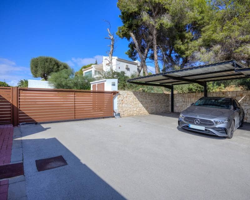 Chalet de 3 habitaciones en Moraira en venta con piscina garaje - 1.175.000 € (Ref: 9348560)