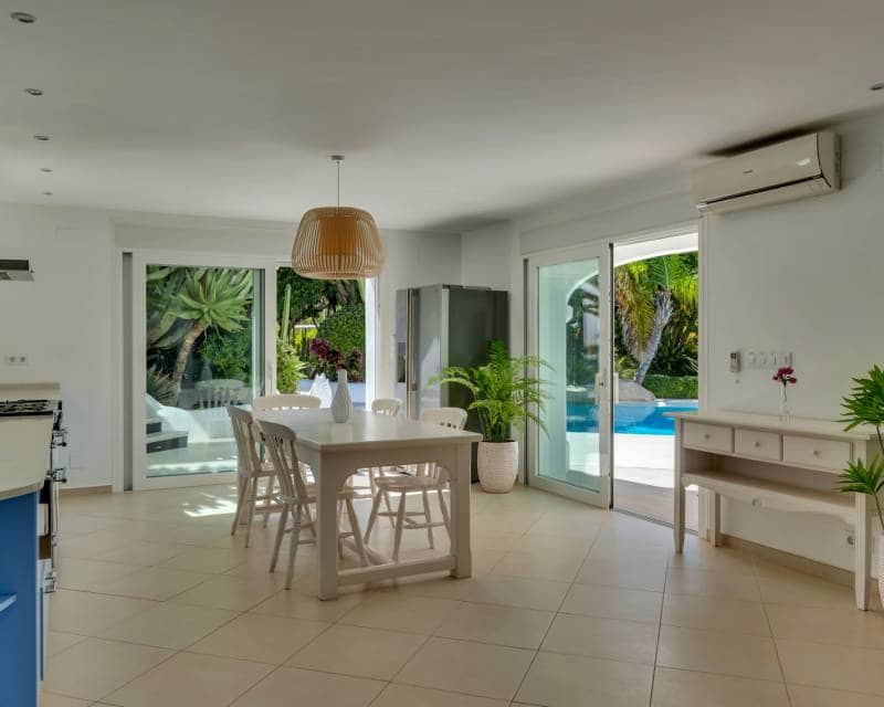 5 bedroom Villa for sale in Javea / Xabia with pool garage - € 1,595,000 (Ref: 9348561)