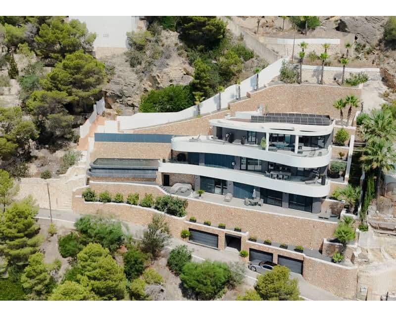 3 soveværelse Villa til salg i Ambolo med swimmingpool garage - € 4.250.000 (Ref: 9357609)