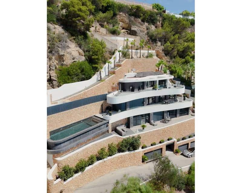 3 soveværelse Villa til salg i Ambolo med swimmingpool garage - € 4.250.000 (Ref: 9357609)