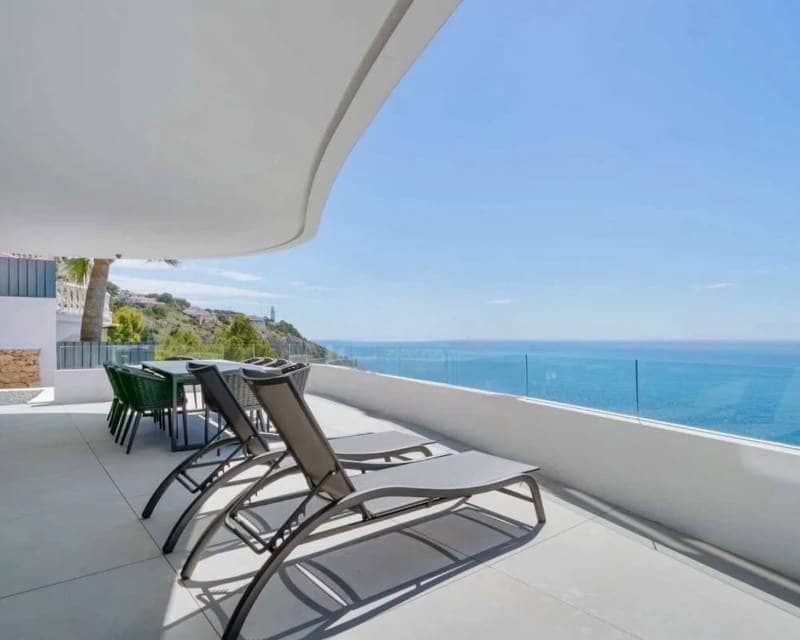 3 soveværelse Villa til salg i Ambolo med swimmingpool garage - € 4.250.000 (Ref: 9357609)