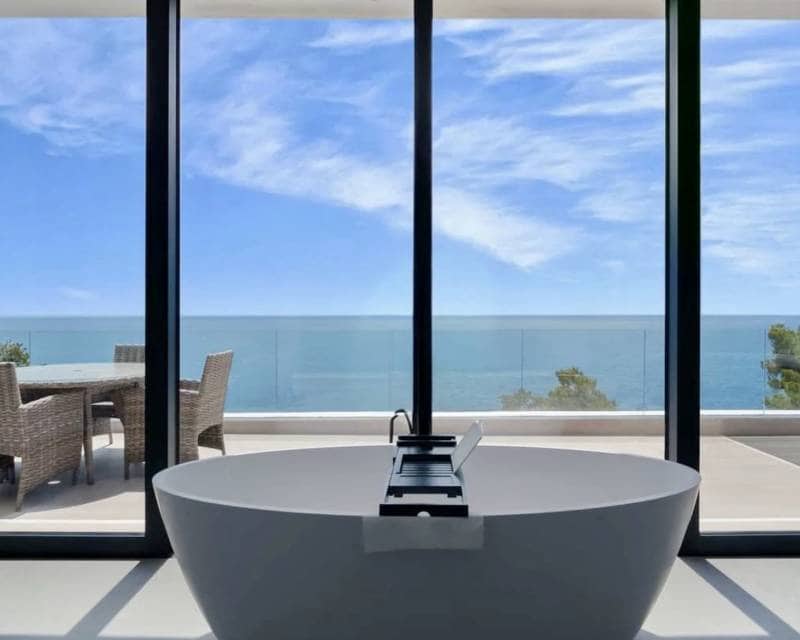 3 soveværelse Villa til salg i Ambolo med swimmingpool garage - € 4.250.000 (Ref: 9357609)