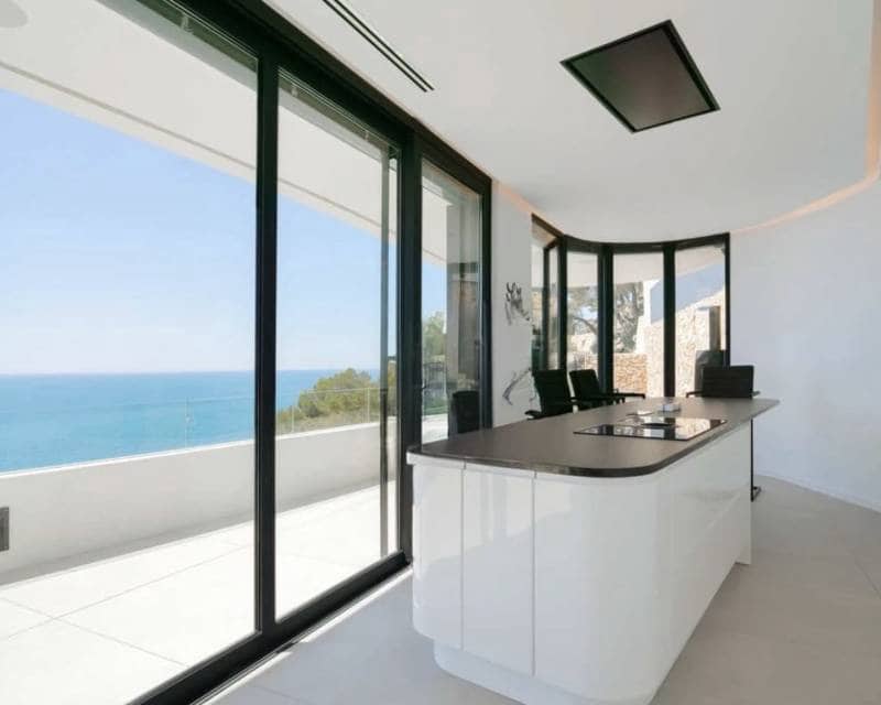 3 soveværelse Villa til salg i Ambolo med swimmingpool garage - € 4.250.000 (Ref: 9357609)