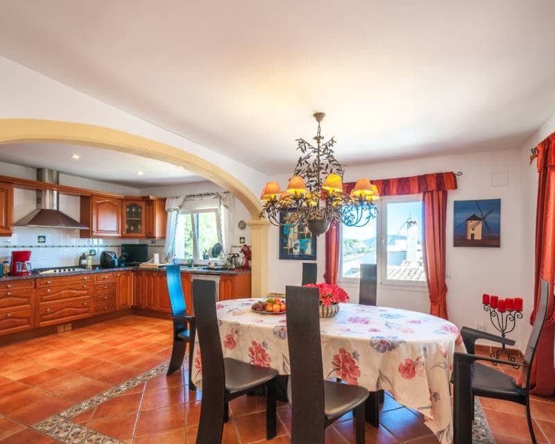 4 slaapkamer Villa te koop in Benissa met zwembad - € 795.000 (Ref: 9363190)