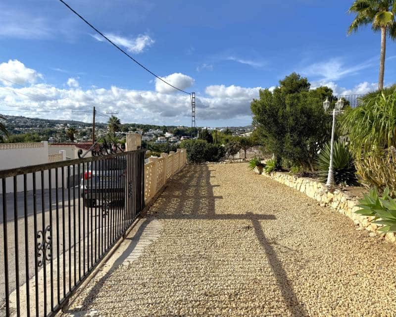 3 slaapkamer Villa te koop in Moraira met zwembad garage - € 550.000 (Ref: 9386287)