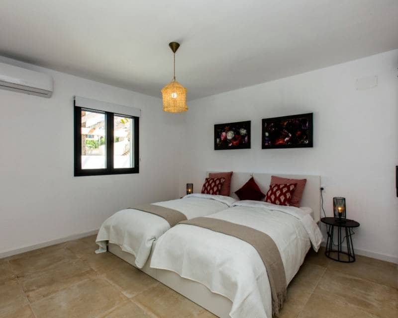 4 bedroom Villa for sale in Benissa with pool - € 1,650,000 (Ref: 9386290)