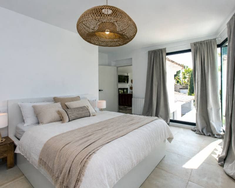 4 bedroom Villa for sale in Benissa with pool - € 1,650,000 (Ref: 9386290)