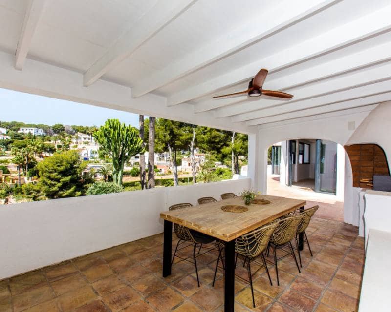 4 bedroom Villa for sale in Benissa with pool - € 1,650,000 (Ref: 9386290)