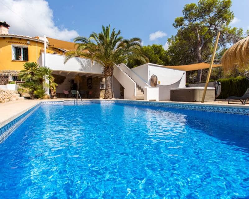 Chalet de 4 habitaciones en Benissa en venta con piscina - 895.000 € (Ref: 9386292)