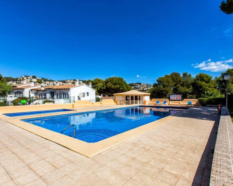 2 soveværelse Rækkehus til salg i Moraira med swimmingpool - € 249.500 (Ref: 9386293)
